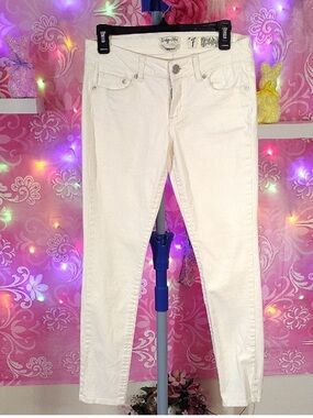 Elegant Women's Cream Skinny Jeans
